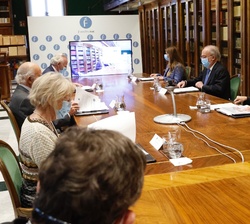 Reunión de trabajo de la Fundación del Español Urgente “FundéuRAE” presidida por Su Majestad la Reina