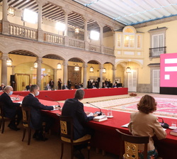 Vista general del salón durante la reunión del Patronato de la Fundación Pro Real Academia Española