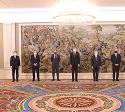 Su Majestad el Rey junto a los asistentes a la audiencia del Consejo de Administración de Bolsas Mercados Españoles (BME)