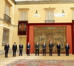 Su Majestad el Rey con los miembros del Patronato FIES y Fundación Orange