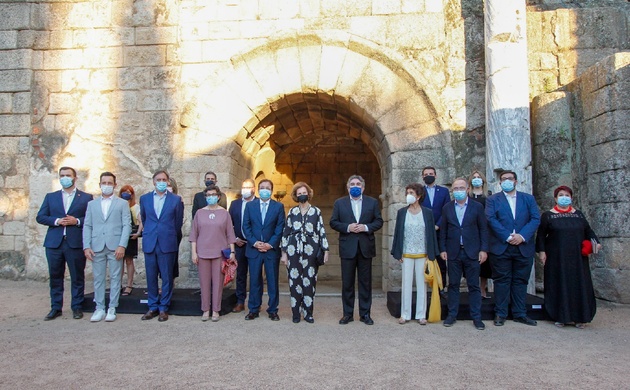 Su Majestad la Reina Doña Sofía con las autoridades y miembros del Grupo de Ciudades Patrimonio de la Humanidad de España asistentes al concierto