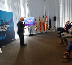 El consejero delegado de GSMA y vicepresidente ejecutivo de la Fundación MWC Barcelona, John Hoffman, durante la presentación de las novedades más des