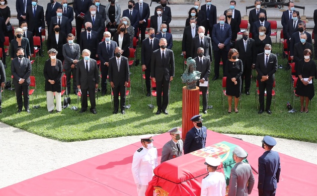 Su Majestad el Rey durante las ceremonias fúnebres de estado en memoria del expresidente de la República Portuguesa, Jorge Sampaio