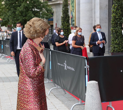 Su Majestad la Reina Doña Sofía recibe el saludo del presidente del Senado, Ander Gil