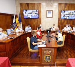 Sus Majestades los Reyes asisten a la reunión con el Comité Técnico del Plan de Emergencias Volcánicas de Canarias (PEVOLCA)