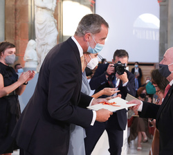 Su Majestad el Rey entrega el  Premio Nacional de Restauración y Conservación de Bienes Culturales 2018 a Don José María Pérez "Peridis"