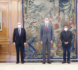 Su Majestad el Rey junto al vicepresidente del Estado Plurinacional de Bolivia y presidente nato de la Asamblea Legislativa Plurinacional, David Choqu
