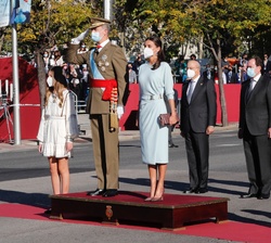 Sus Majestades los Reyes y Su Alteza Real la Infanta Doña Sofía acompañados por el presidente del Gobierno, Pedro Sánchez Pérez-Castejón , durante los