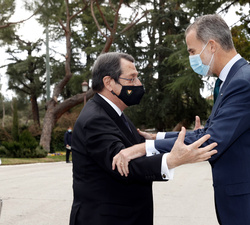 Su Majestad el Rey recibe el saludo del presidente de la República de Chipre, Nicos Anastasiades