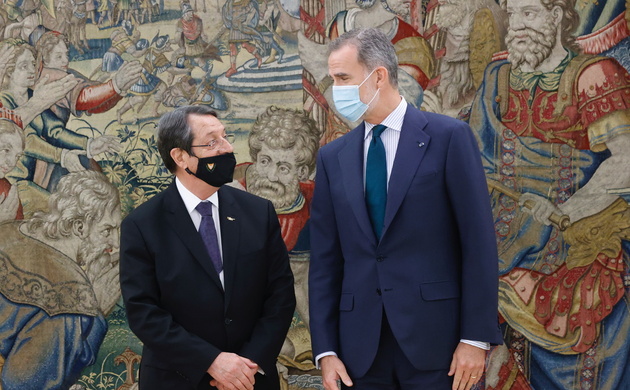 Su Majestad el Rey junto al presidente de la República de Chipre, Nicos Anastasiades