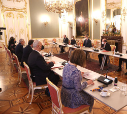 Vista general del encuentro entre Su Majestad el Rey y el Presidente Federal de la República de Austria junto a las delegaciones de ambos paises