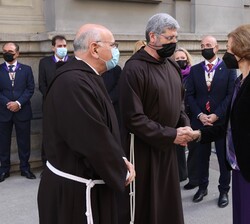 A su llegada, Su Majestad la Reina Doña Sofía fue recibida por el ministro provincial de la Comunidad de Padres Capuchinos y el guardián de la Fratern