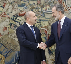 Su Majestad el Rey y el presidente de la República de Bulgaria, Rumen Radev, momentos antes del encuentro