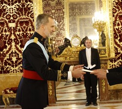 Su Majestad el Rey recibe las Cartas Credenciales del Embajador de la República de Moldavia, Eugeniu Revenco