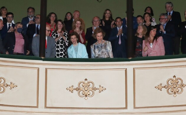 Su Majestad la Reina Doña Sofía y Su Majestad la Reina Silvia de Suecia en los prolegómenos del inicio del Concierto