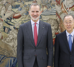 Su Majestad el Rey junto al Sr. Ban Ki-moon, ex Secretario General de Naciones Unidas