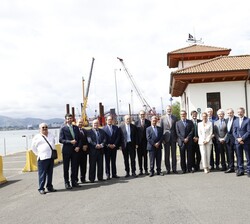 El Rey con los miembros del consejo de administración del Puerto de Santander