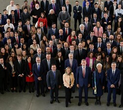 Fotografía de grupo con las personas asistentes en la visita al Banco Central Europeo