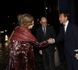 Su Majestad la Reina Doña Sofía recibe el saludo del presidente ejecutivo de BMW Group España y Portugal, Manuel Terroba