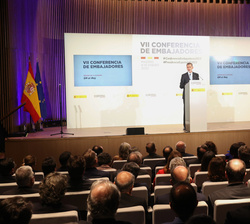Vista general de la sala durante la intervención de Su Majestad el Rey en la clausura de la VII Conferencia de Embajadores de España
