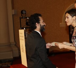Su Majestad la Reina entrega el Premio Nacional de Literatura, en su modalidad Literatura Dramática a Pablo Remón Magaña por la obra “Doña Rosit