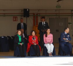 Su Majestad la Reina junto a las autoridades durante el simulacro