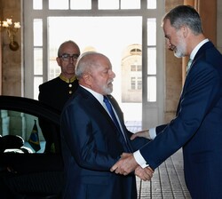 Su Majestad el Rey recibe el saludo de S.E. el presidente de la República Federativa de Brasil, Lula da Silva