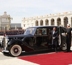 Don Felipe y Doña Letizia durante la llegada del Presidente de la República de Colombia y la Primera Dama
