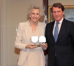 Magarita Moráis, pianista y fundadora de la asociación pianística Eutherpe, recibe el Premio Valor Añadido a la Educación