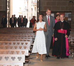Los Reyes a su entrada a la catedral Metropolitana de Santa María la Real de Pamplona 