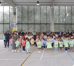 Doña Letizia con los alumnos del Colegio de Educación Infantil y Primaria Plurilingüe do Camiño Inglés