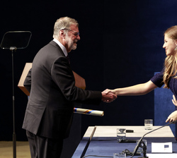 Doña Leonor entrega el Premio Princesa de Asturias de Investigación Científica y Técnica 2023 a Peter Greenberg y Bonnie Bassler
