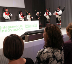 Actuación musical tradicional asturiana a cargo de la Banda de Gaitas "Villa de Xixón"