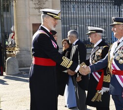 El Rey es saludado por el jefe del Cuarto Militar, teniente general Emilio J. Gracia Cirugeda