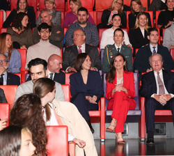 Su Majestad la Reina acompañada por la ministra de Ciencia, Innovación y Universidades, y el presidente de la Fundación Princesa de Girona, Francisco 