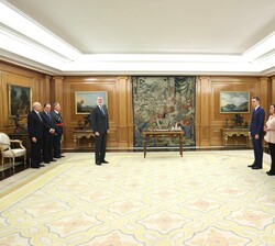 Su Majestad el Rey preside el acto de sanción de la reforma del artículo 49 de la Constitución Española, acompañado por los Poderes del Estado