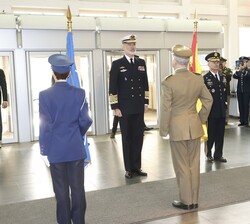Su Majestad el Rey junto a SACEUR a su entrada al Cuartel General Supremo de las Potencias Aliadas en Europa