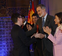 Su Majestad el Rey  hace entrega del Premio Nacional de Investigación para Jóvenes Margarita Salas, en el área de biología a Miguel Ángel Mompeán Garc