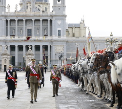 Su Majestad el Rey pasa revista al Escuadrón de Escolta Real