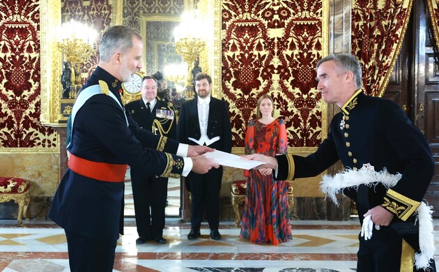 Su Majestad el Rey recibe la Credencial de Alexander Wykeham Ellis, embajador del Reino Unido de Gran Bretaña e Irlanda del Norte