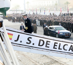Sus Majestades los Reyes embarcan en el Buque Escuela "Juan Sebastián de Elcano"