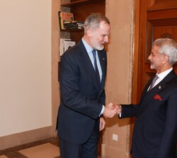 El Rey recibe el saludo del ministro de Asuntos Exteriores de la República de la India, Subrahmanyam Jaishankar