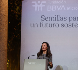 Su Majestad la Reina durante su intervención en el acto organizado por la “Fundación Microfinanzas BBVA” sobre “Semillas para un fut