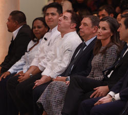 Su Majestad la Reina en primera fila de asientos durante el acto organizado por la “Fundación Microfinanzas BBVA” sobre “Semillas pa