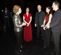 Doña Sofía conversa con los integrantes del Cuarteto Casals, Vera Martínez y Abel Tomàs (violines), Cristina Cordero (viola) y Arnau Tomàs (violonchel
