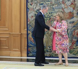 S.M. el Rey recibe el saludo de la gobernadora del Estado Libre Asociado de Puerto Rico, Jenniffer González Colón
