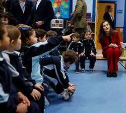 Doña Letizia se integró con los alumnos de 4 años en la actividad del "Animómetro"