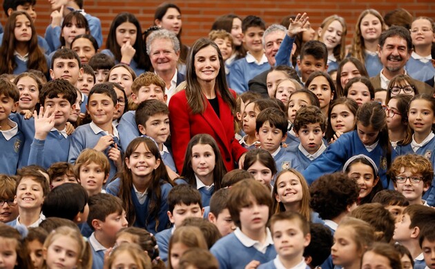 Doña Letizia con los alumnos del CEIP Cortes de Cádiz de Madrid