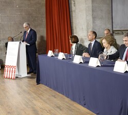 Su Majestad la Reina Doña Sofía en la mesa presidencial