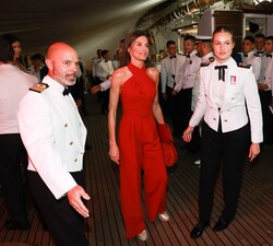 Doña Leticia y Doña Leonor en la recepción en el Buque 